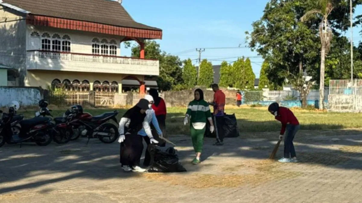 Disparpora Bulukumba Fokus Bersihkan GOR Matajang untuk Menjaga Fasilitas Olahraga