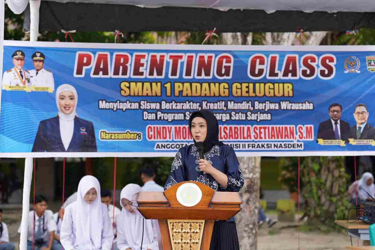 Cindy Monica Ajak Siswa Untuk Bermimpi Besar di Parenting Class