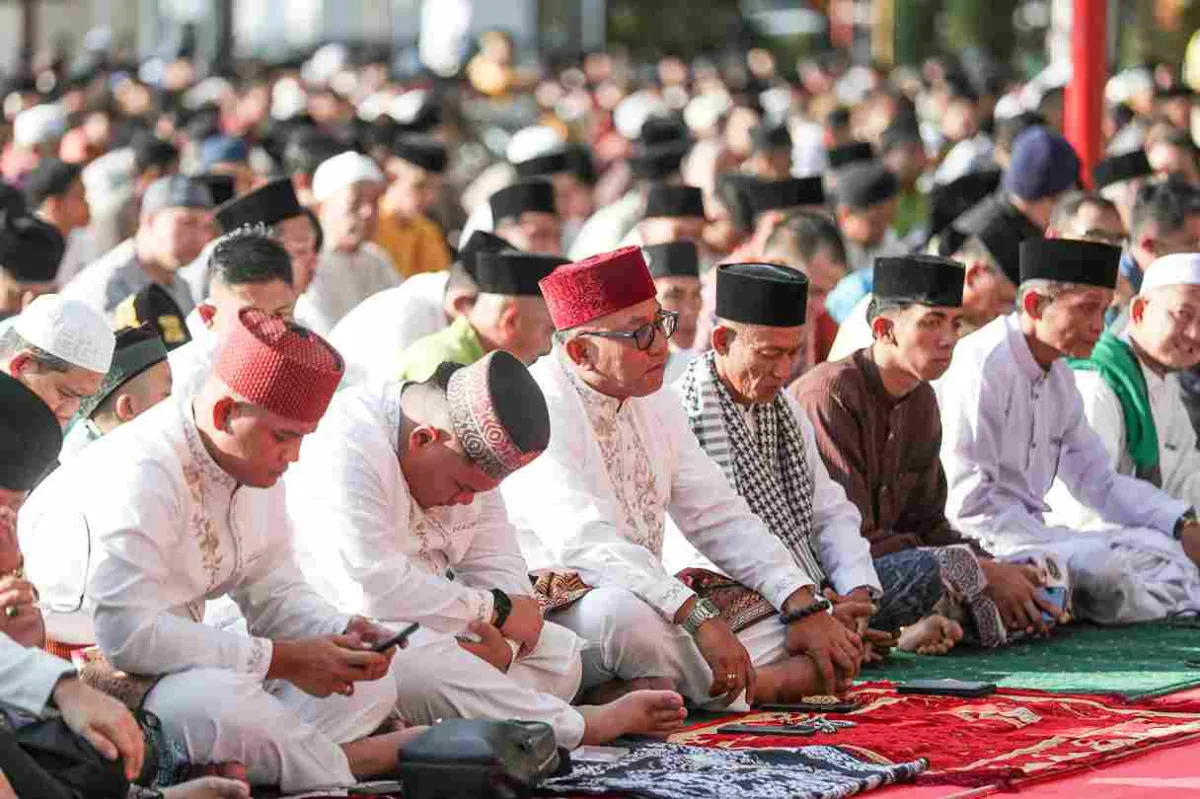 Ribuan Jemaah Ikuti Salat Idulfitri di Lapangan Pamedan, Wali Kota Tanjungpinang Serukan Perkuat Kebersamaan