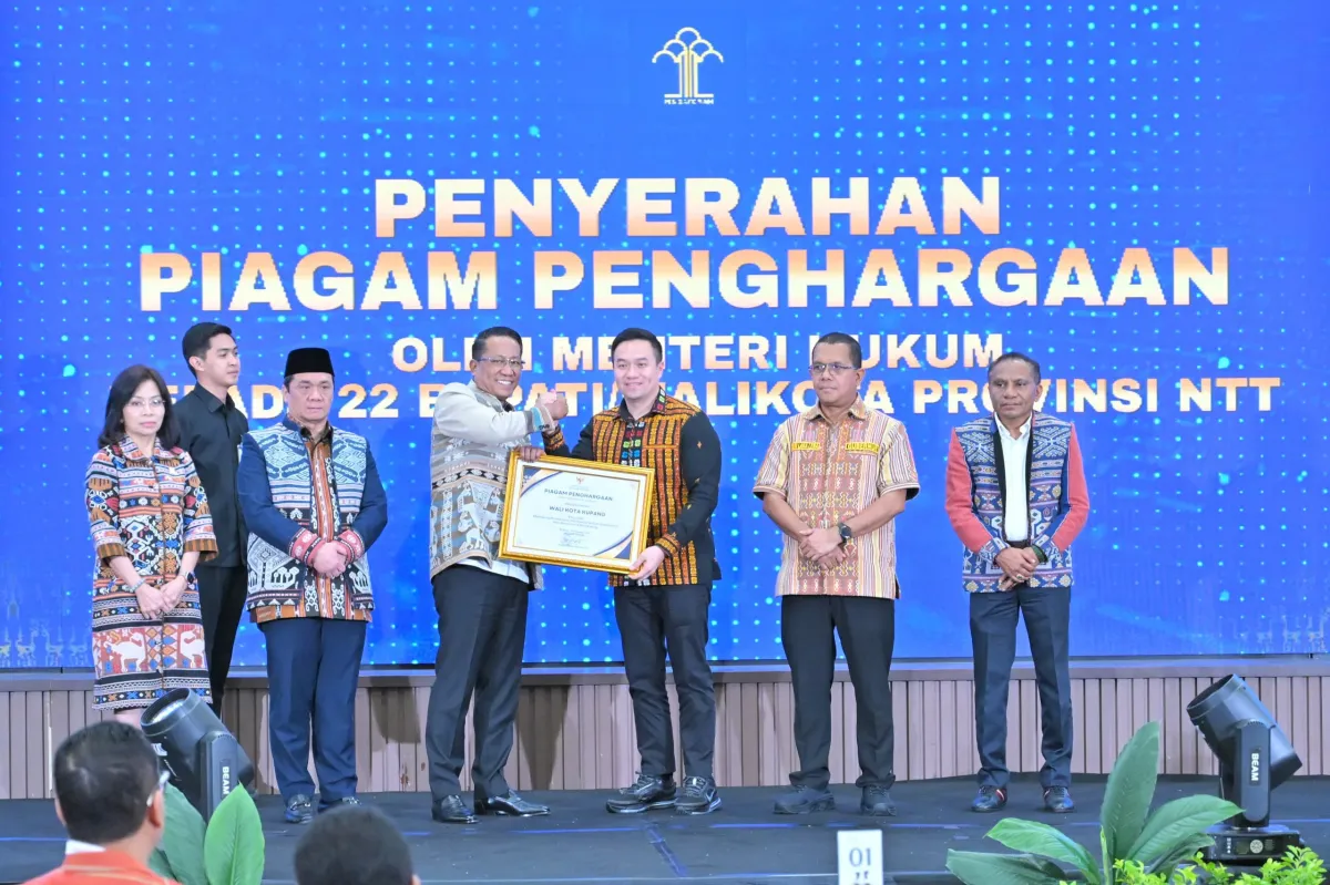 Wali Kota Kupang Terima Penghargaan atas Pembentukan Pos Bantuan Hukum