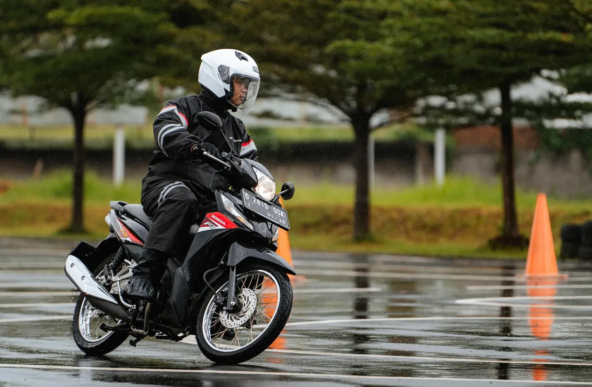 Perawatan Motor di Musim Hujan: Cegah Korosi dan Jaga Keamanan Berkendara