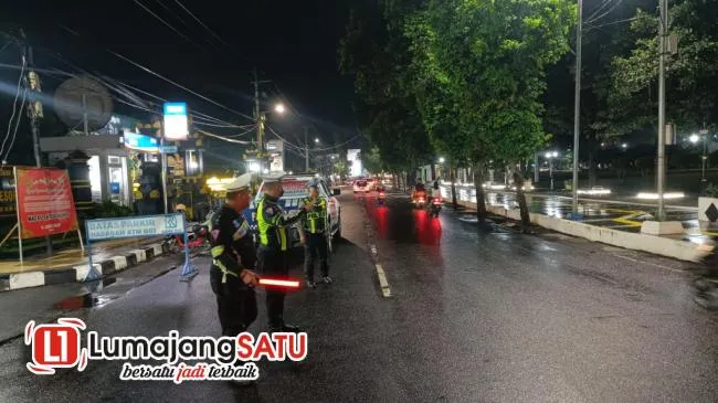 Polres Lumajang Tingkatkan Pengamanan Lalu Lintas Melalui Kegiatan Poros Malam