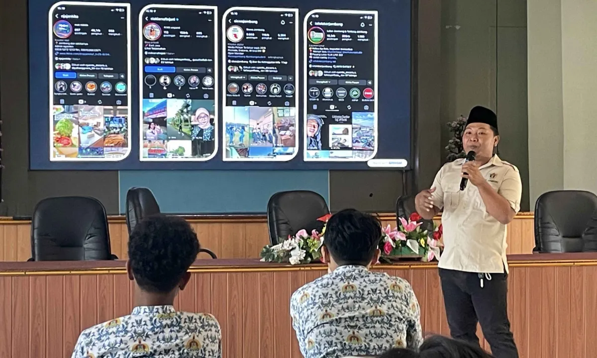Hari Kedua Safari Jurnalistik PWI Jombang: Simulasi Redaksi dan Wawancara dengan Kasatreskrim