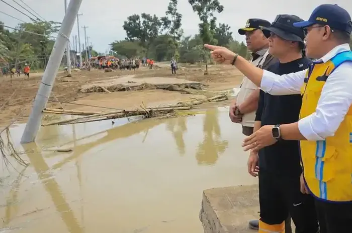 Kondisi Tanggul Sungai Tuntang Jebol, Arus Lalu Lintas Semarang-Grobogan Dialihkan Melalui Rute Alternatif