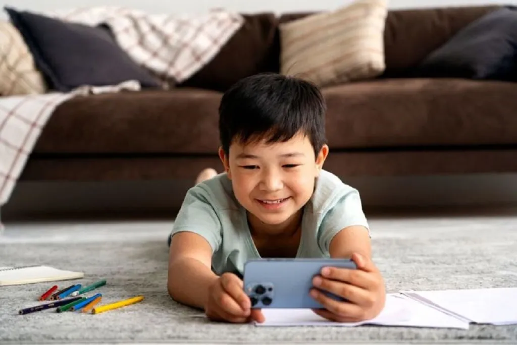 Membangun Kepercayaan Anak di Era Digital Melalui Literasi dan Dialog