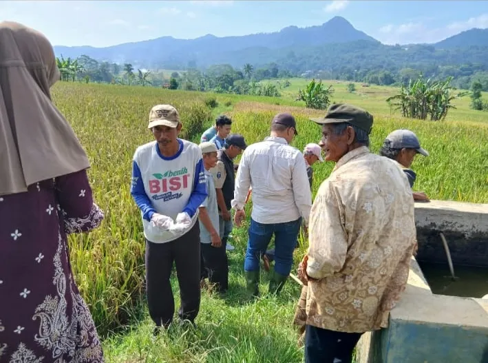 Pemerintah Kabupaten Kuningan Lakukan Pengendalian Hama Tikus di Desa Cikadu