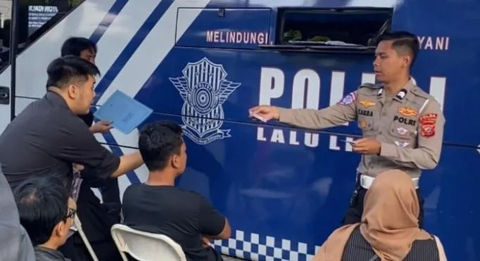 Polda Jawa Barat Luncurkan Layanan SIM Keliling di Mikomall Kopo