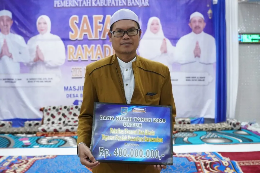 Bupati Saidi Serahkan Hibah Rp 400 Juta untuk FEBI IAI Darussalam
