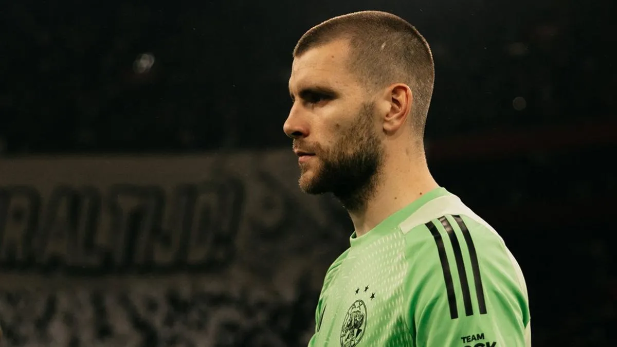 Maarten Paes Resmi Bergabung dengan Ajax Amsterdam hingga 2029