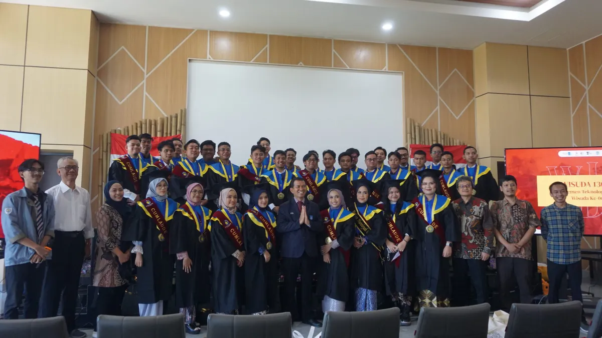 Departemen Teknologi Informasi ITS Gelar Wisuda ke-130 untuk 33 Lulusan