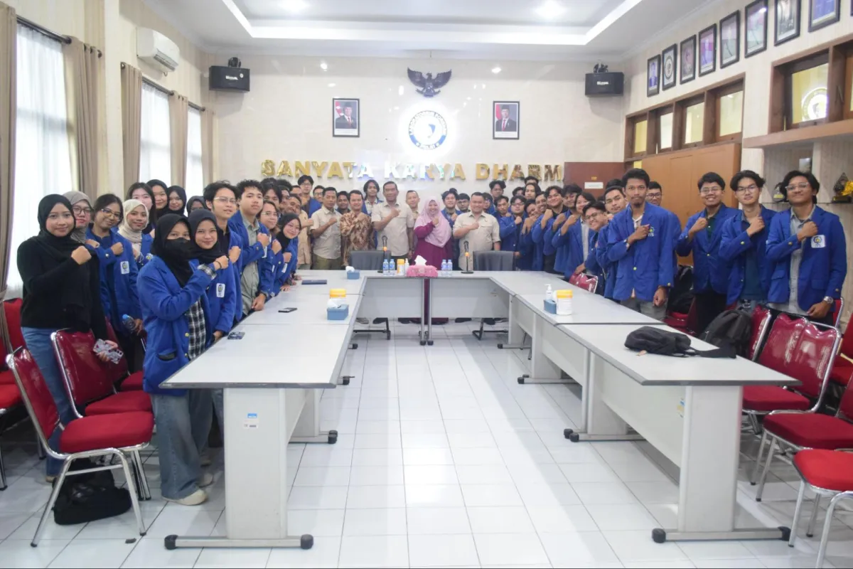 58 Mahasiswa DTI ITS Ikuti Pembelajaran Praktis di Labfor Polda Jatim