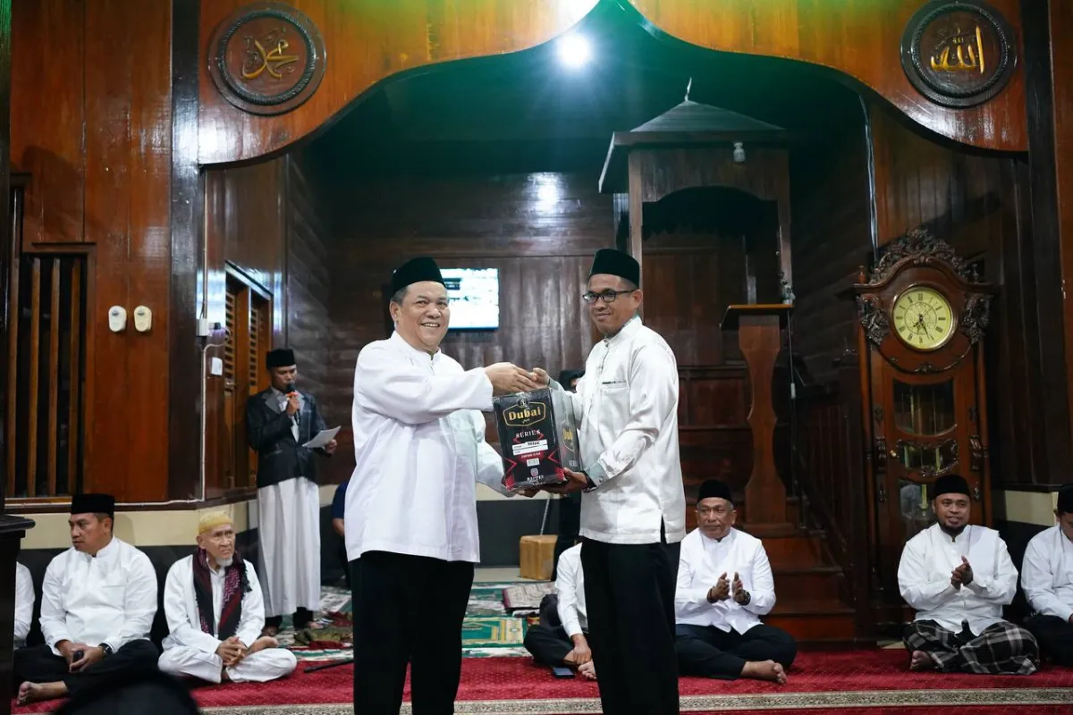 Safari Ramadan Gubernur Riau Salurkan Bantuan Sosial di Rokan Hulu