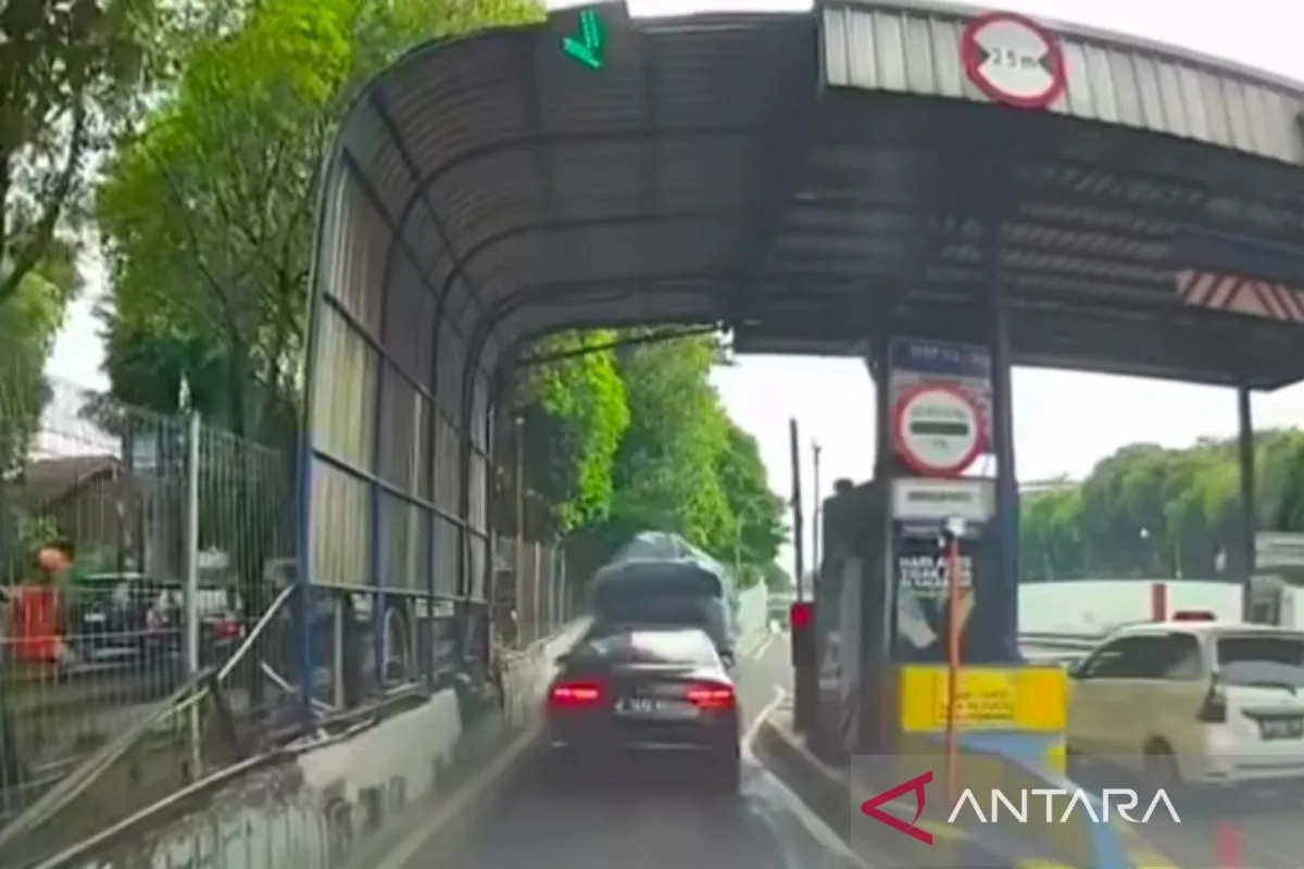 Sopir Mobil Mewah yang Menerobos Gerbang Tol Diduga Alami Depresi