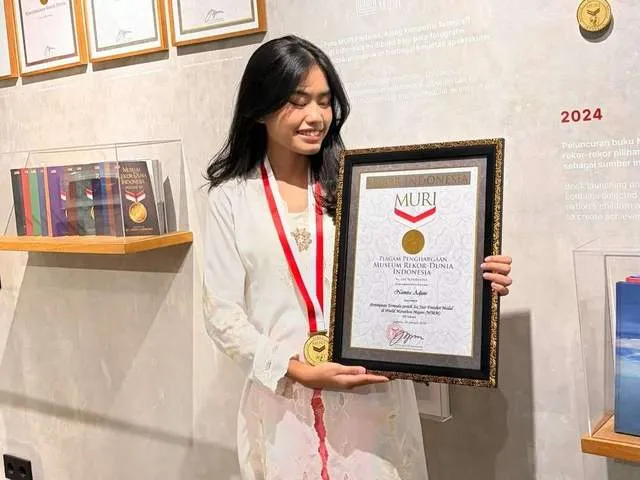 Namira Adjani Raih Rekor MURI Sebagai Pelari Perempuan Termuda Six Star Finisher