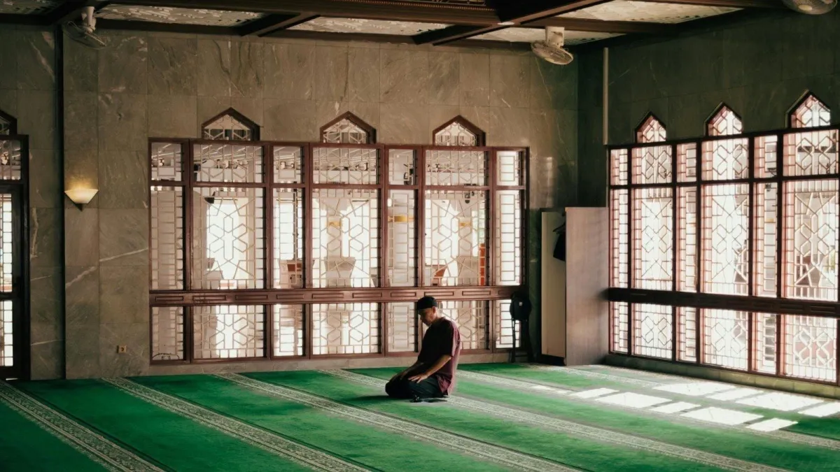 Refleksi Isra Mi'raj: Salat Sebagai Penyeimbang Hidup Mahasiswa