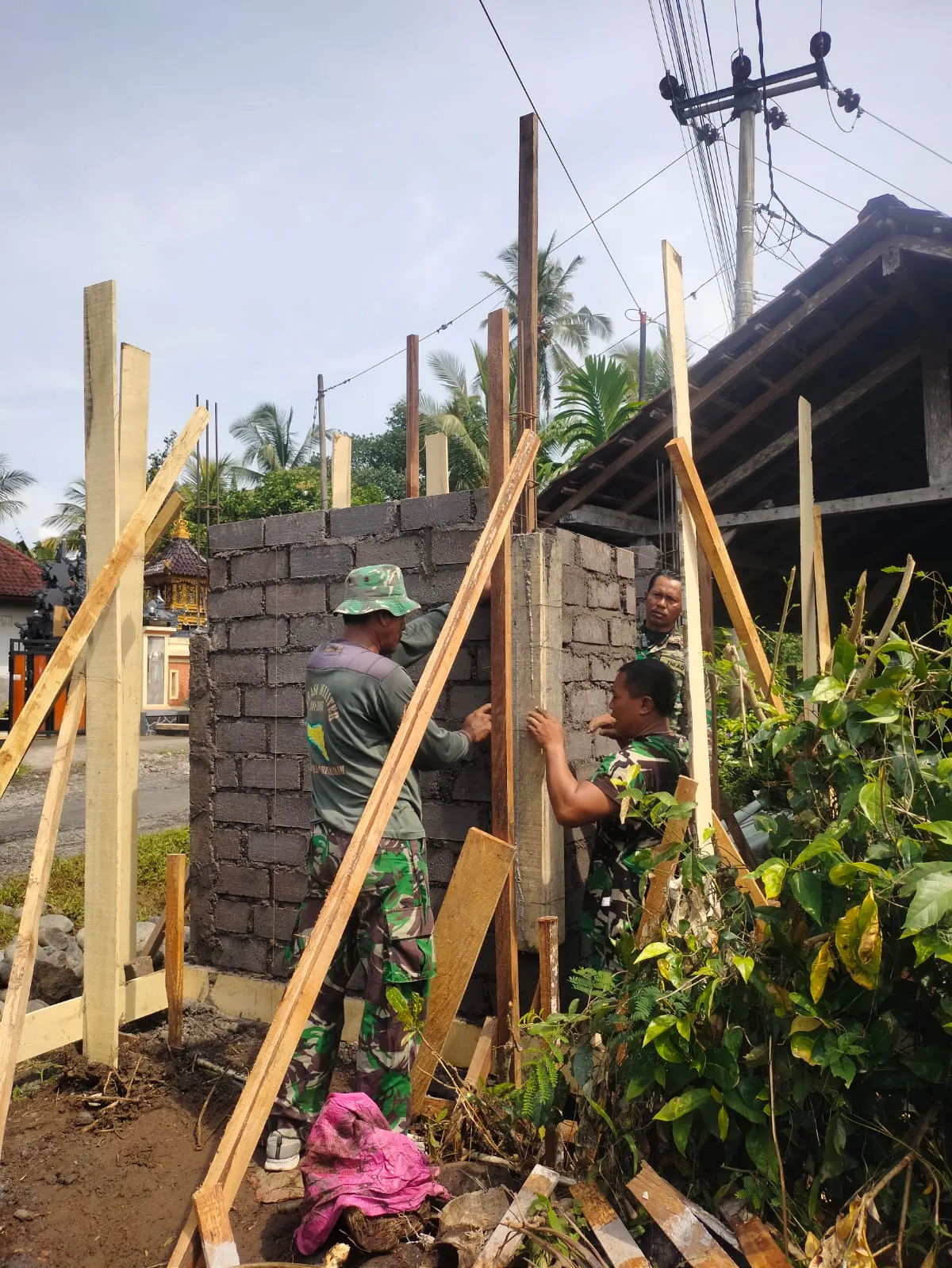 Satgas TMMD Jembrana Percepat Pembangunan Sumber Air Bersih di Desa Penyaringan