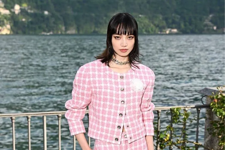 Gaya Mewah Artis di Fashion Show Chanel Resort 2026