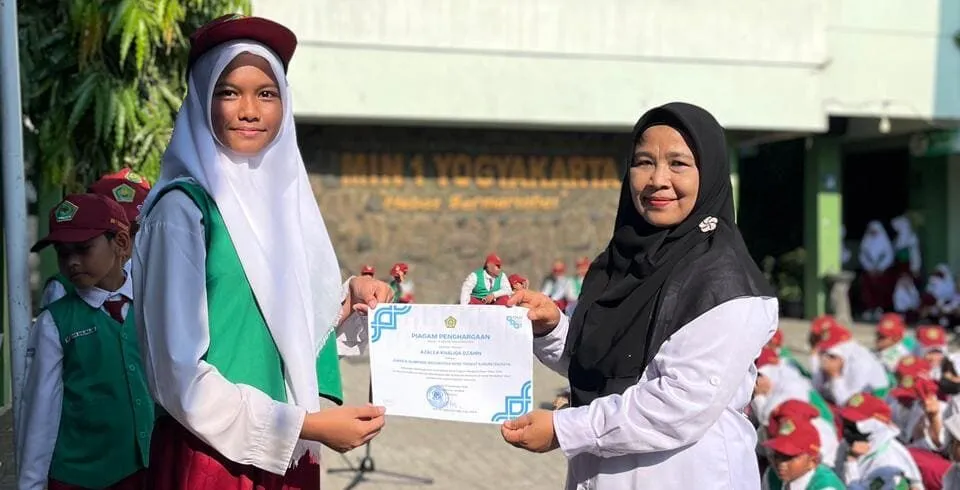 Azalea Khaliqa Dzahin Juara 3 Olimpiade Matematika MI/SD 2025