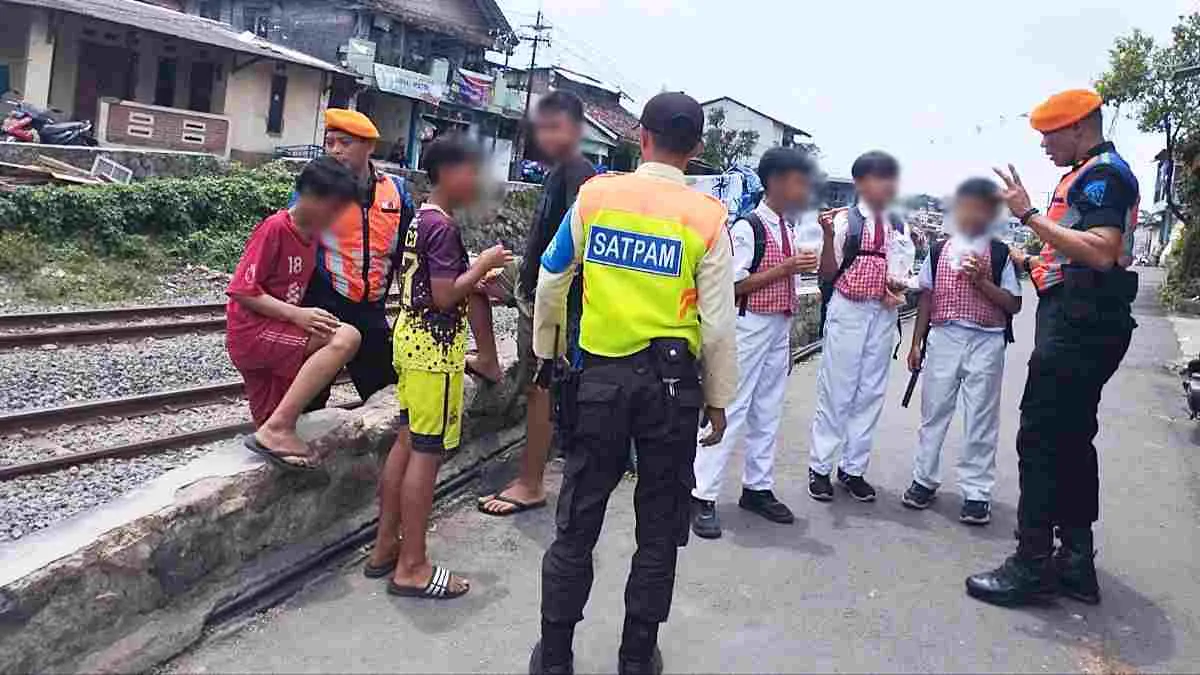 PT KAI Daop 2 Bandung Ingatkan Masyarakat untuk Tidak Ngabuburit di Jalur Rel Kereta Api