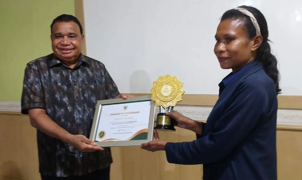Pemkab Yapen Terima Penghargaan Pratama UHC dalam Layanan Kesehatan