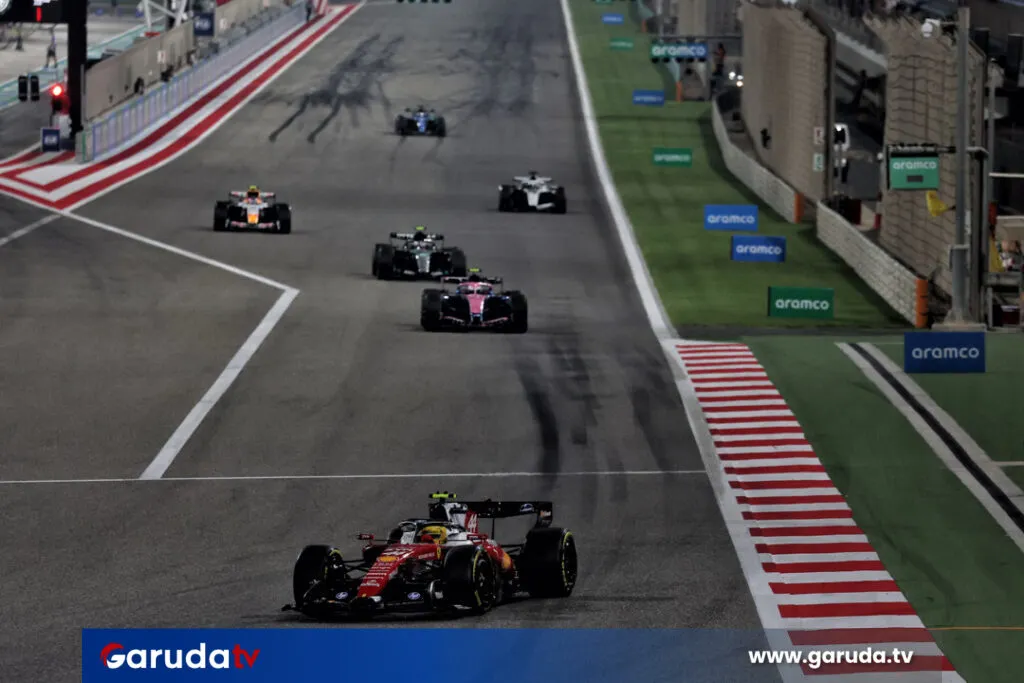 Ferrari Tampil Gemilang, Hamilton Ungguli Sesi Start di Bahrain