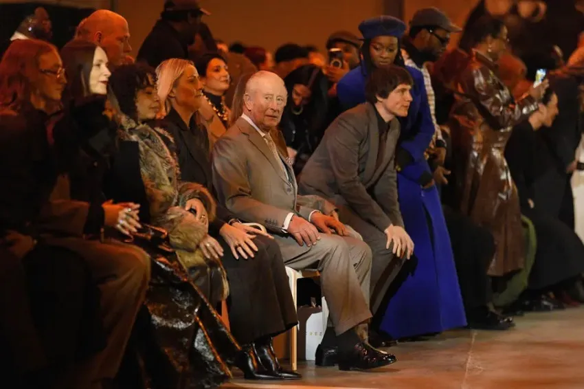 Raja Charles III Hadiri London Fashion Week Setelah Penangkapan Pangeran Andrew