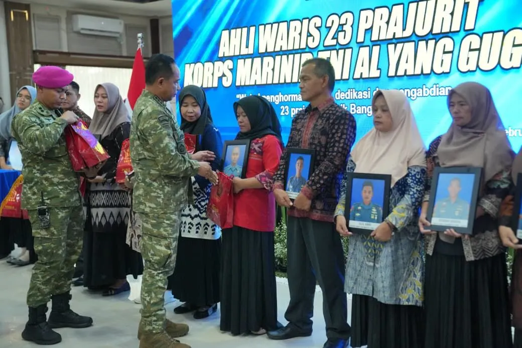 Panglima TNI Serahkan Bantuan kepada Keluarga Prajurit Gugur di Cisarua