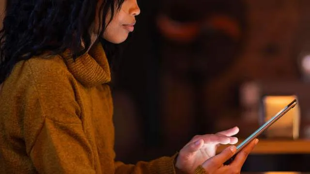 Fenomena Membaca Ulang Pesan: Cerminan Kecemasan dalam Komunikasi Digital