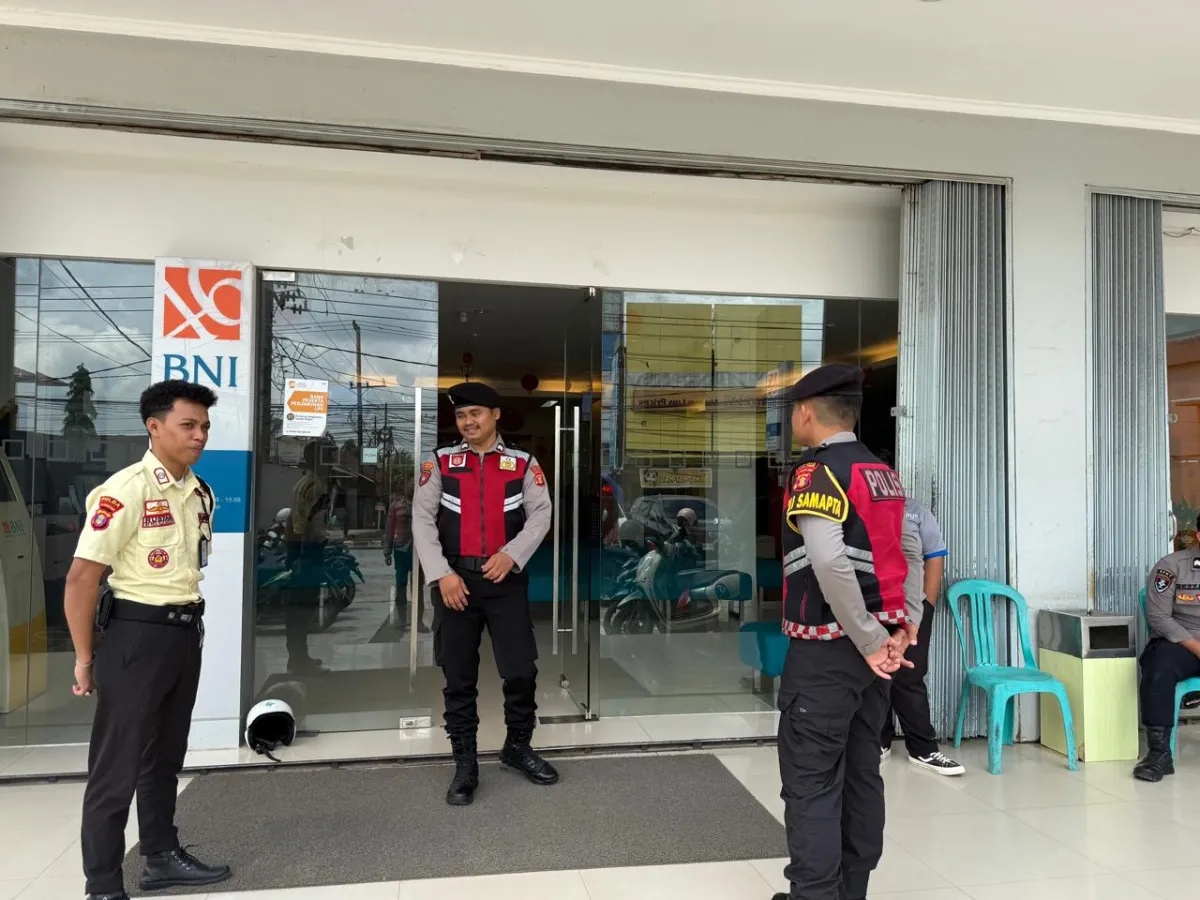 Polres Kutim Tingkatkan Keamanan di Bank BNI Sangatta Melalui Patroli Dialogis