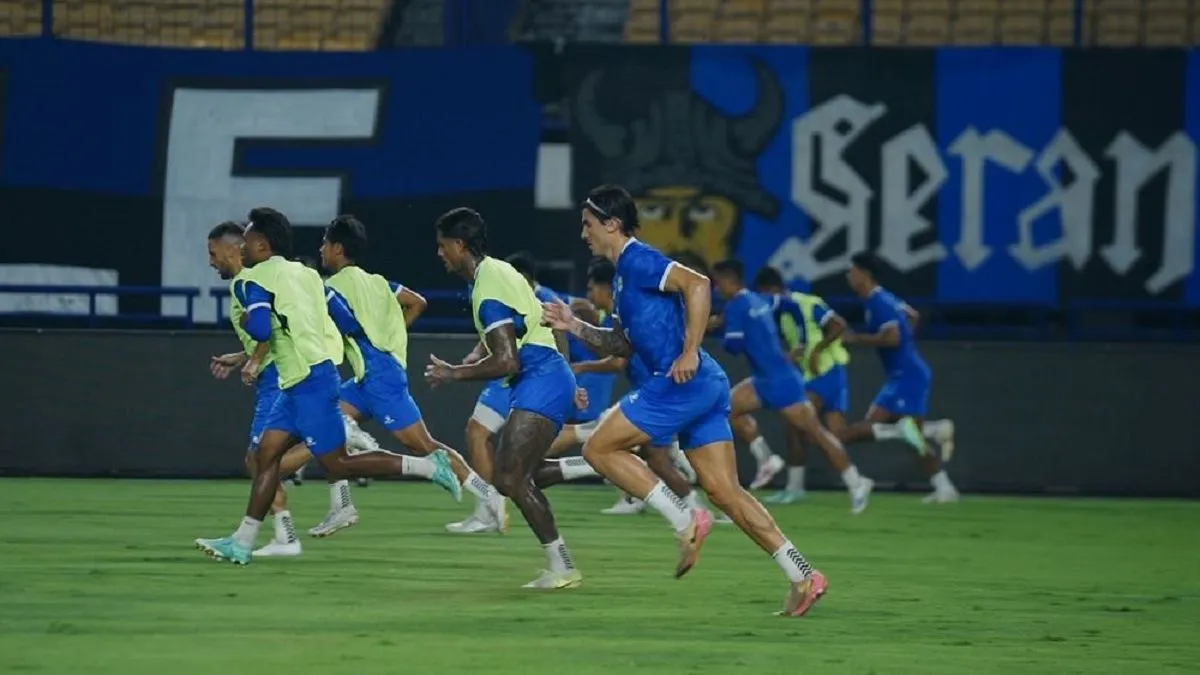 Persib Bandung Latihan Malam untuk Optimalisasi Pemain Selama Ramadan