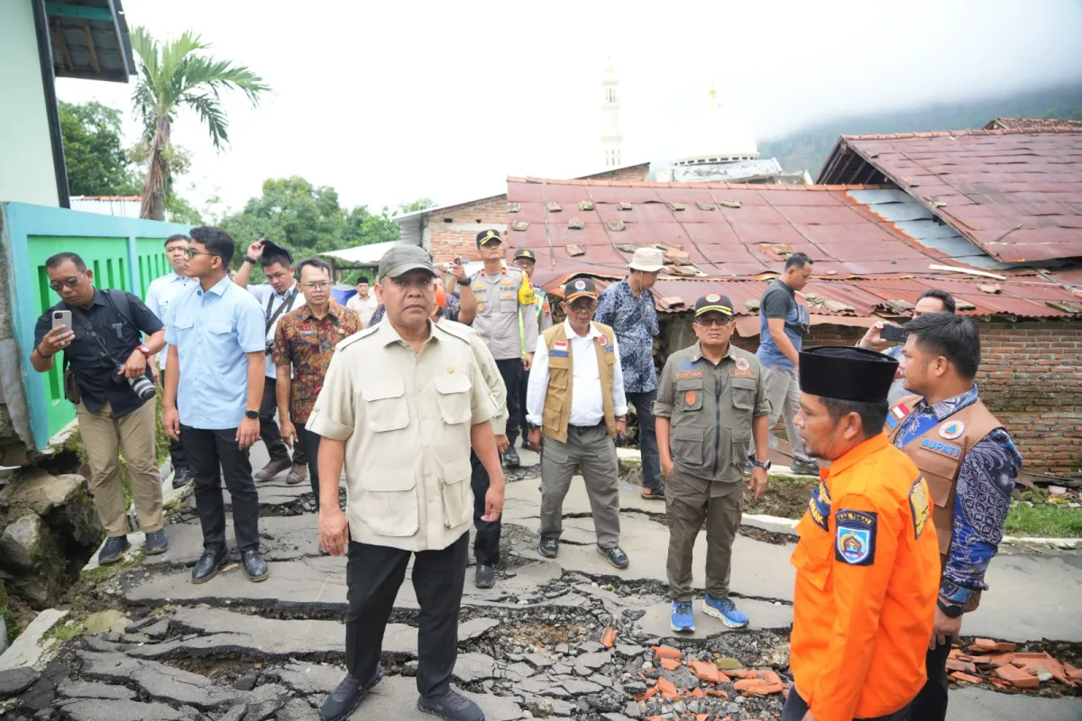Ketua MPR RI Kunjungi Lokasi Bencana Tanah Bergerak dan Jembatan Putus di Tegal