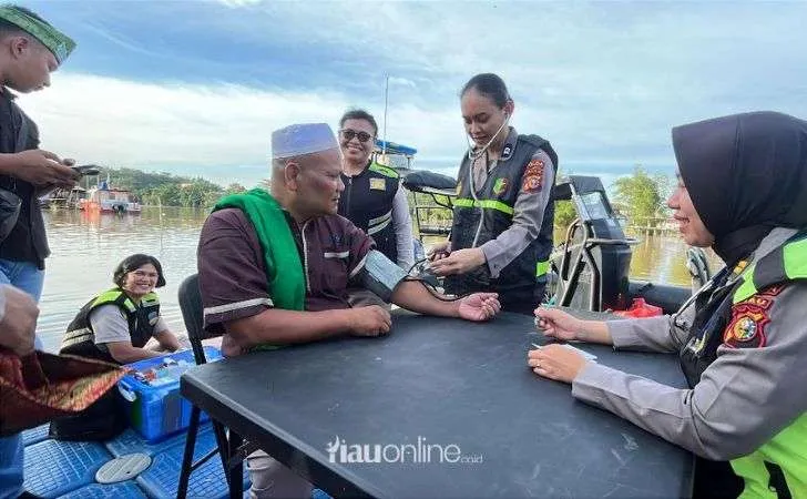 Polda Riau Luncurkan Klinik Terapung untuk Layanan Kesehatan Gratis di Sungai Siak