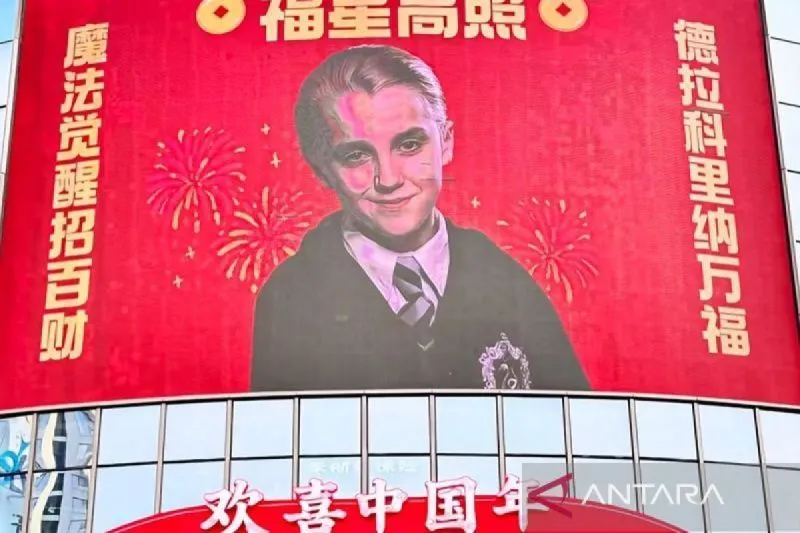 Karakter Draco Malfoy Jadi Tren Dekorasi Imlek 2026 di China