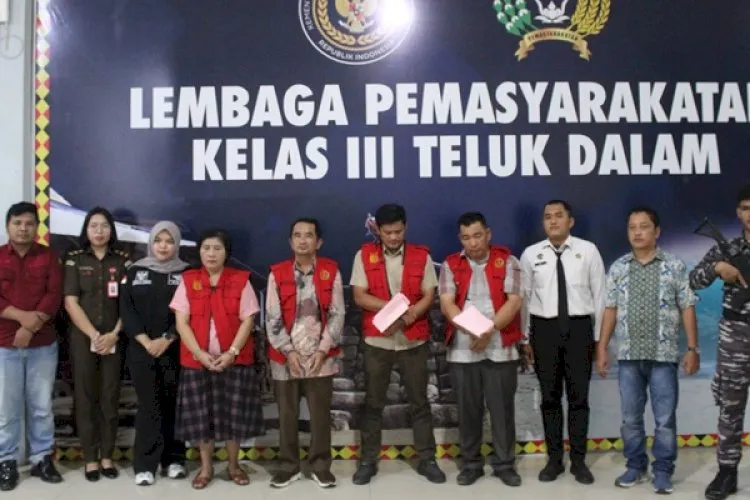 Empat Tersangka Korupsi Dana BOS SMKN 1 Teluk Dalam Ditahan, Negara Rugi Rp1,43 Miliar