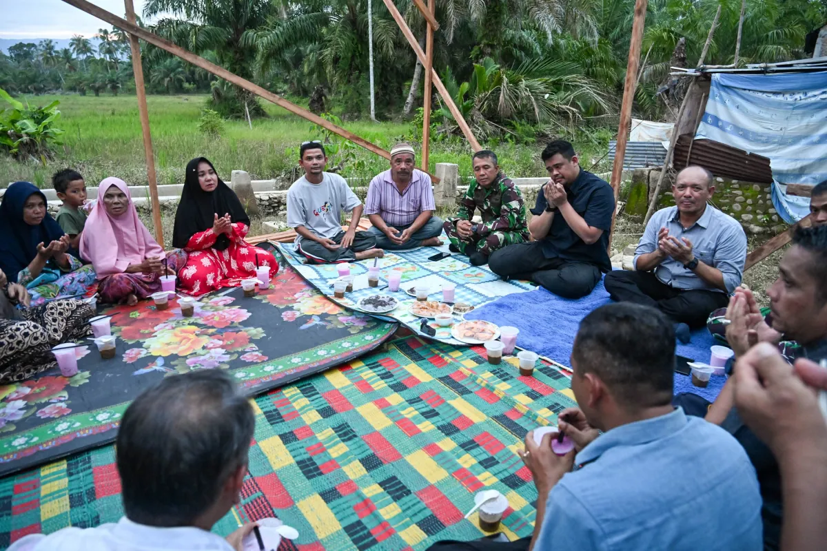 Gubernur Bobby Nasution Gelar Buka Puasa Bersama Warga Korban Banjir di Sorkam