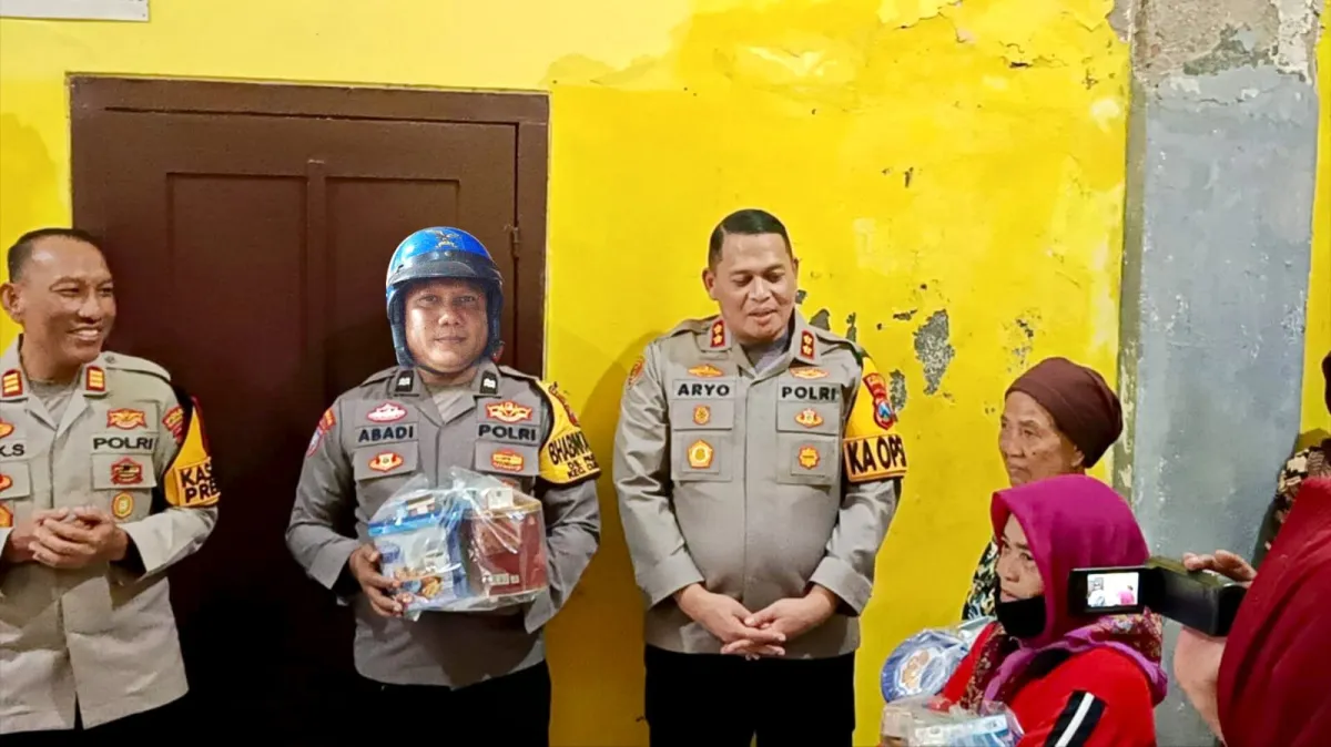 Polres Bondowoso Serahkan Bingkisan untuk Lansia di Panti Jompo