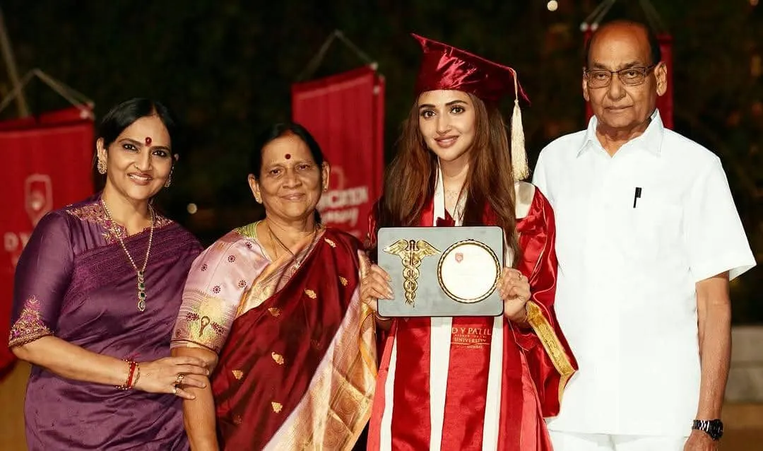 Sreeleela Resmi Wisuda, Kini Menjadi Dokter di Usia 23 Tahun
