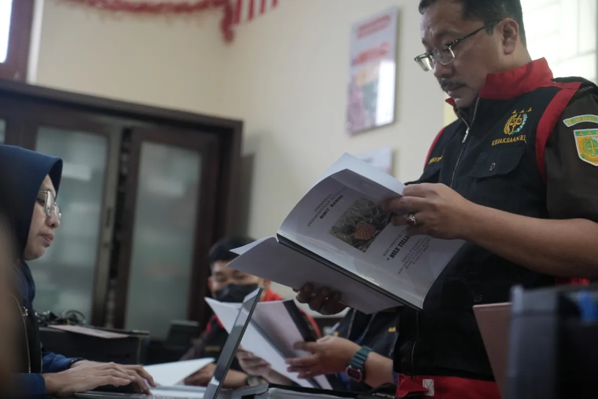 Kejati Sulsel Melakukan Penggeledahan Terkait Dugaan Korupsi Pengadaan Bibit Nanas Senilai Rp60 Miliar