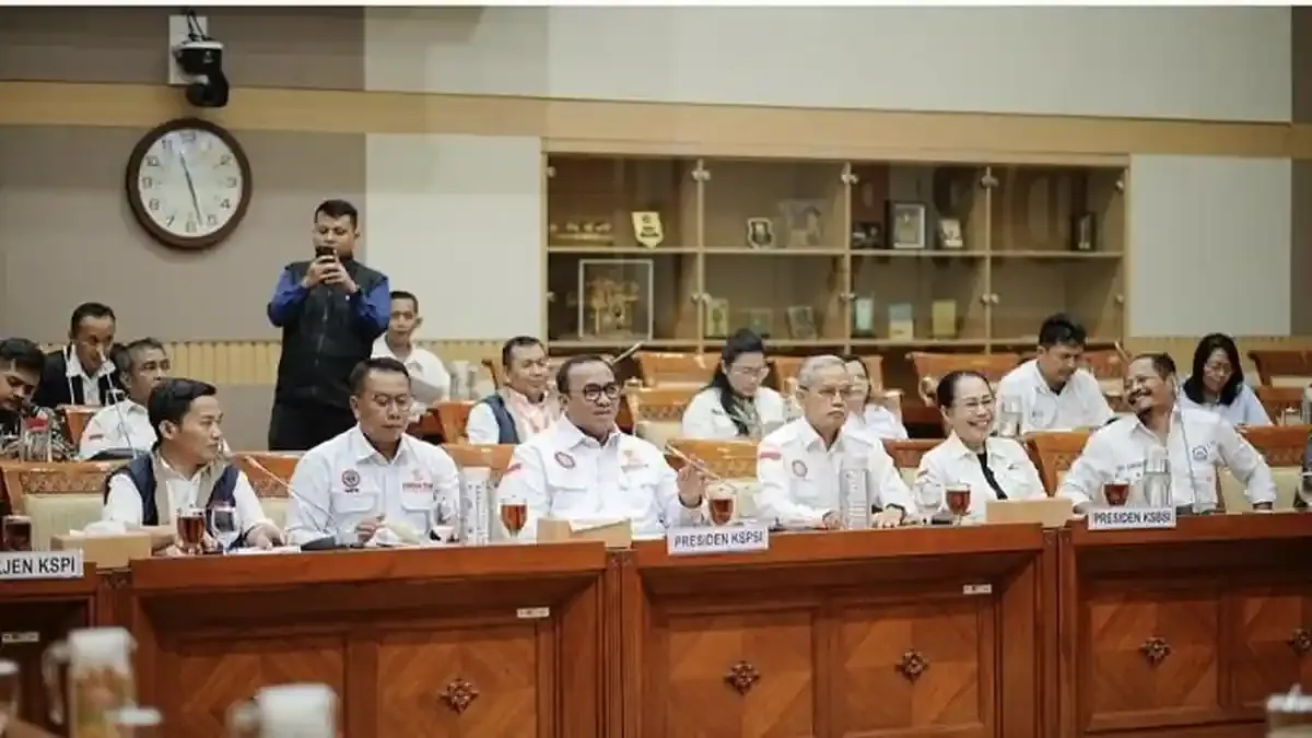 Tiga Serikat Buruh Mendesak Polri Tetap di Bawah Presiden dalam RDPU dengan DPR