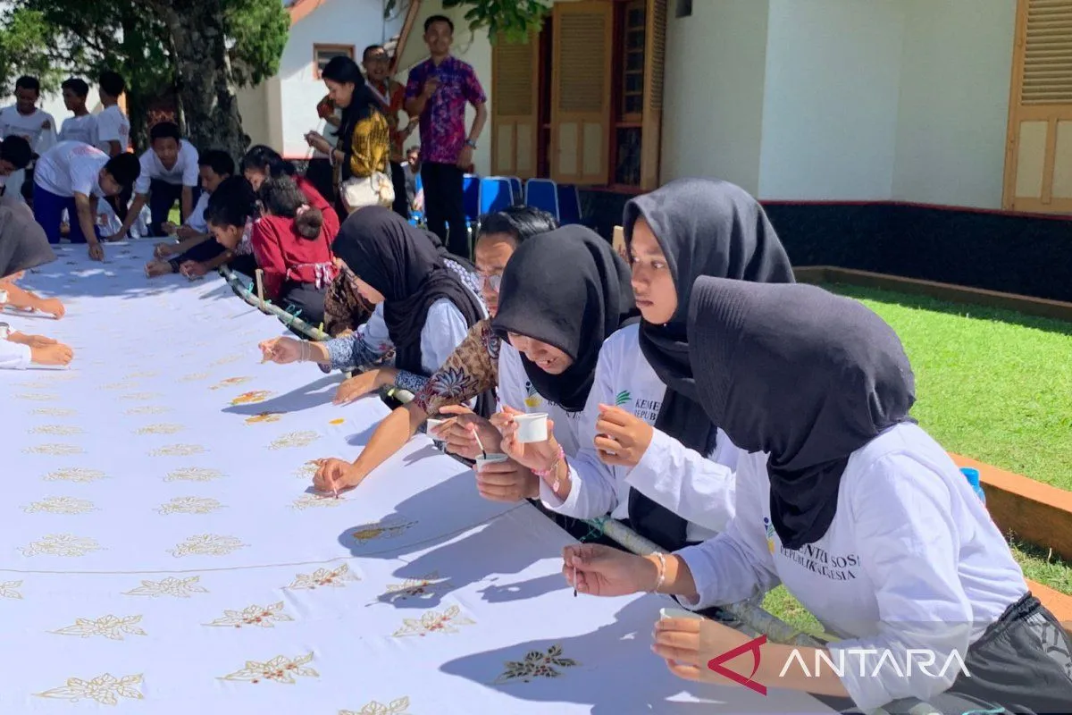 Sentra Terpadu Kartini Temanggung Kenalkan Batik Ciprat dalam Peringatan Hari Batik Nasional