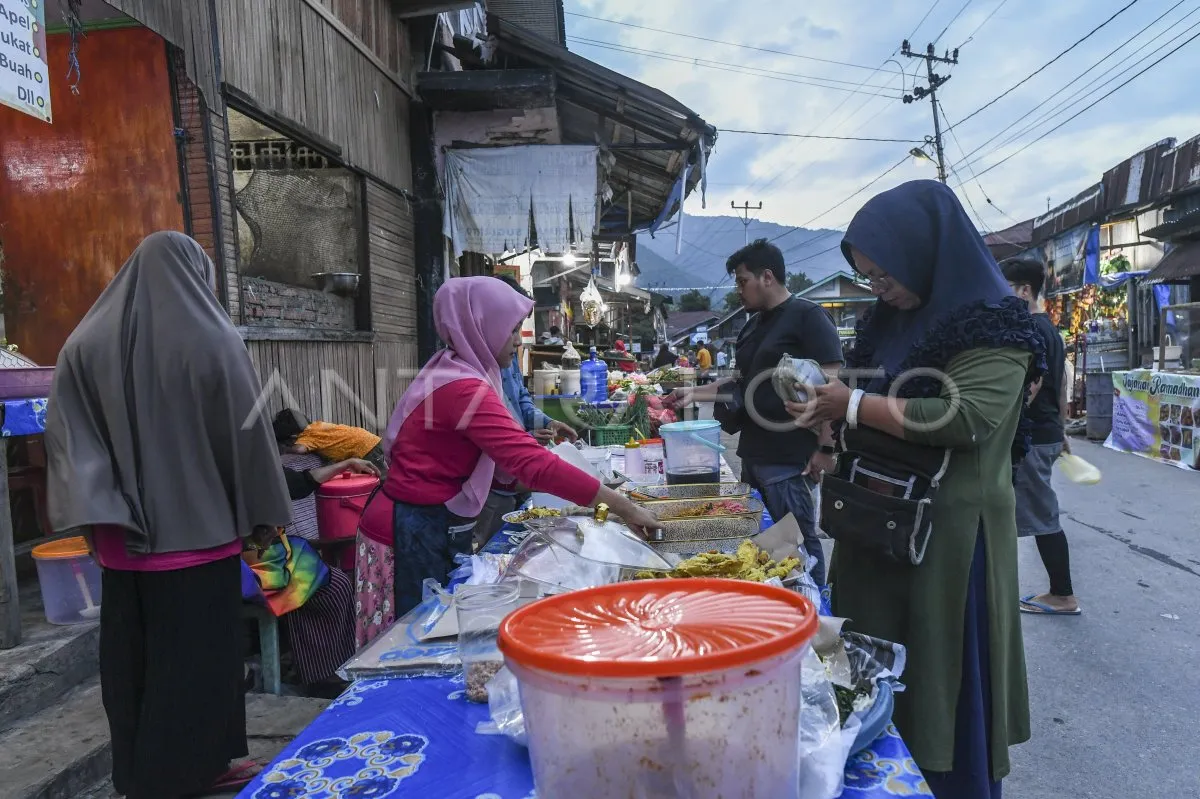 Pasar Takjil Malalo Kembali Ramai Pasca Bencana Alam