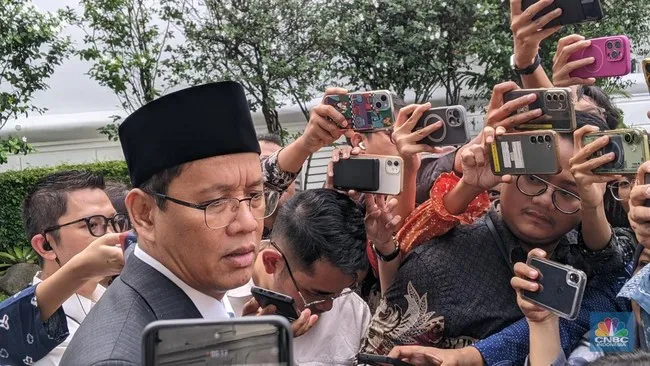 Respons Purbaya Terhadap Gugatan UU APBN 2026 oleh Guru