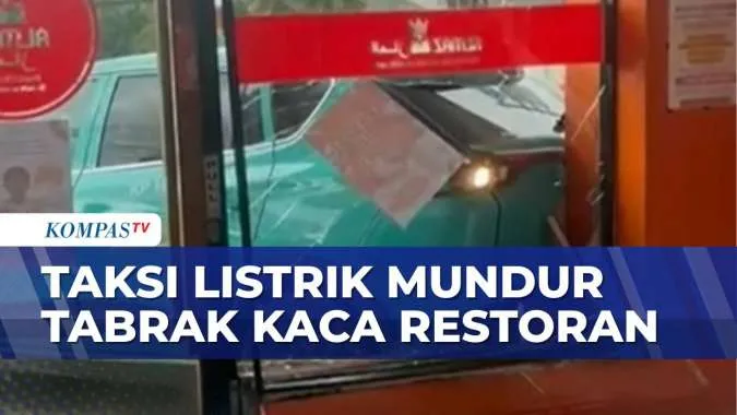 Taksi Listrik Mundur dan Tabrak Restoran di Tangerang