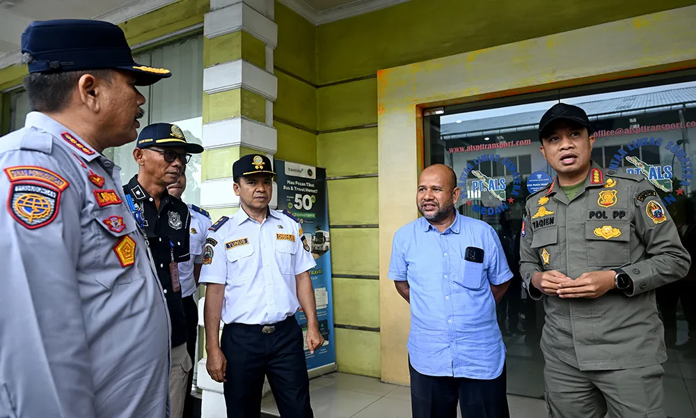 Satpol PP dan Dishub Tertibkan Angkutan Travel di Medan