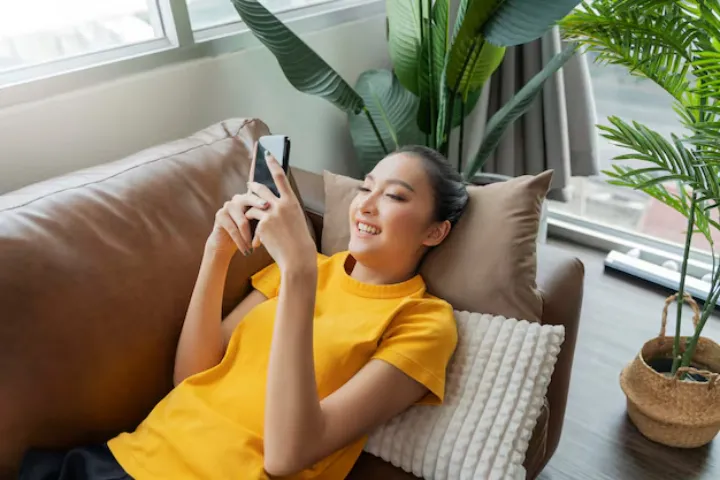 Alasan Psikologis di Balik Kebiasaan Membaca Komentar Tanpa Berkomentar