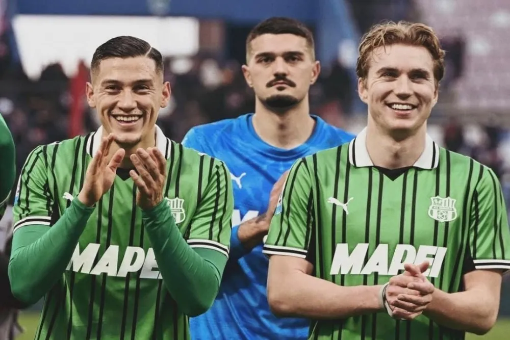 Sassuolo Menang 3-0 atas Verona, Jay Idzes Tampil Gemilang di Lini Belakang