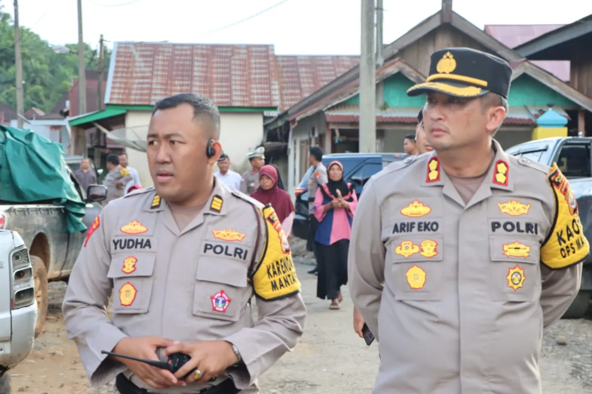 Kapolres Seluma Lakukan Pengecekan TPS Menjelang Pemilu 2024