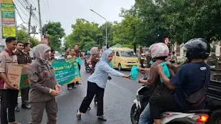 Kejari Pemalang Aksi Berbagi Takjil untuk Masyarakat di Bulan Ramadhan
