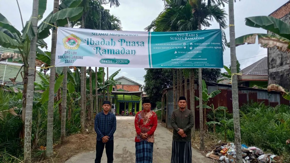 LDII Tanjab Barat Pasang Spanduk Sambut Ramadan 1447 H