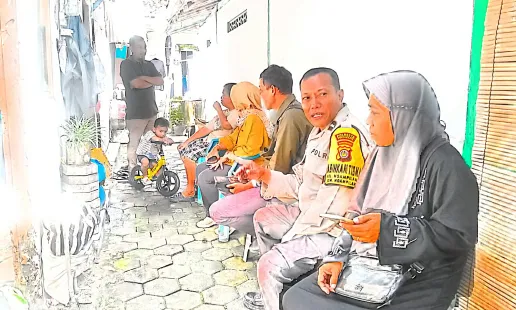 Bhabinkamtibmas dan Kelurahan Ngampilan Edukasi Warga Jaga Kebersihan untuk Kesehatan Balita